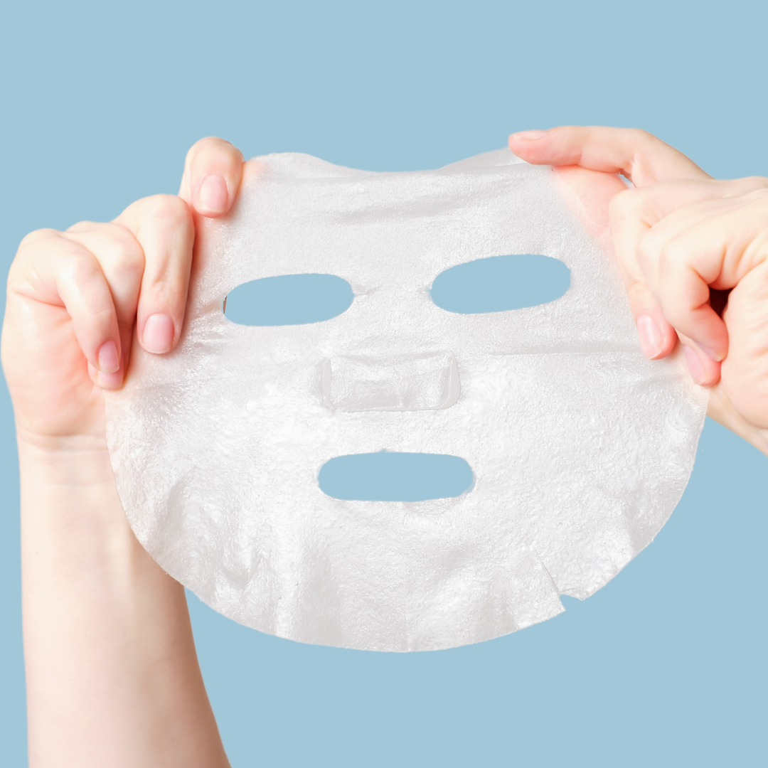 Masque en tissu pour soin du visage, conçu pour une absorption optimale des actifs hydratants et nourrissants.