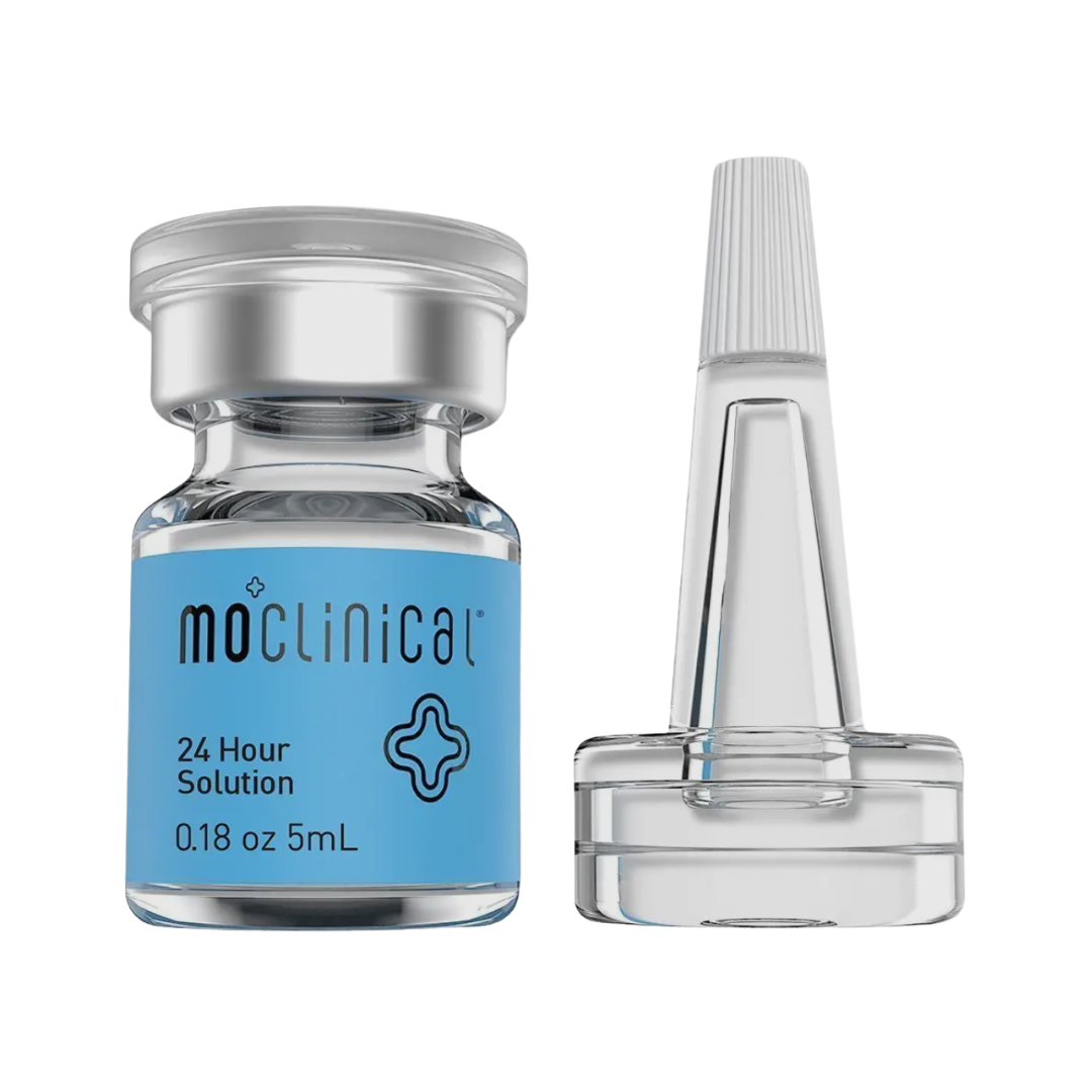 Flacon et applicateur du sérum 24h Repair Post Traitement Microneedling, Mo Clinical, conçu pour une absorption optimale et une réparation cutanée efficace.