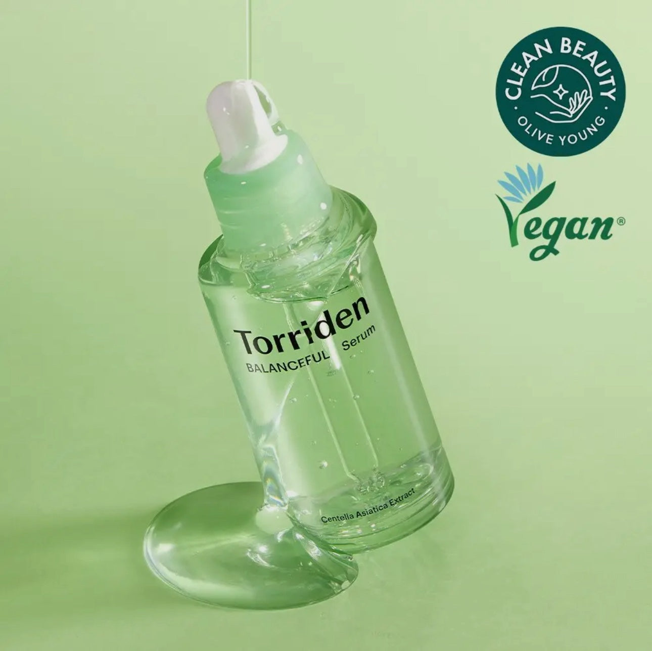 Ce sérum concentré en centella asiatica (Cica) aide à apaiser et rééquilibrer la peau, tout en traitant les imperfections. Il prépare la peau à recevoir la crème hydratante et peut être utilisé quotidiennement, matin et soir