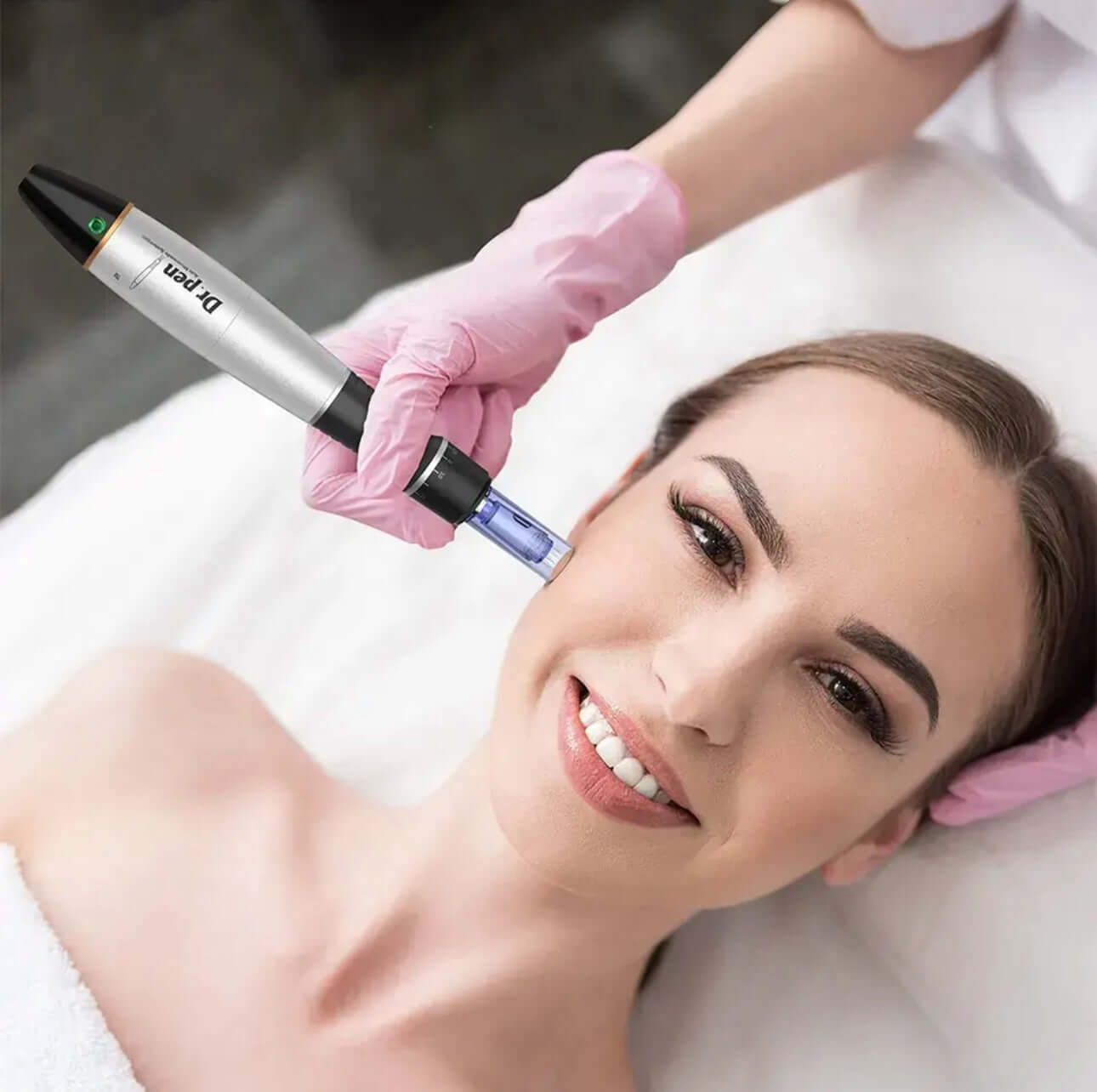 Appareil Dr Pen A1 Microneedling NanoneedlingORIGINAL - 6 VITESSESAvec ses 6 vitesses ajustables, il garantit une précision et un confort d’utilisation inégalés pour des résultats efficaces. Inclus, un chargeur pour une utilisation continue.