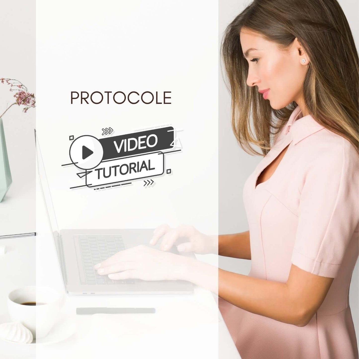 Formation Hydrofacial + Kit complet - femme utilisant un ordinateur pour un tutoriel vidéo.