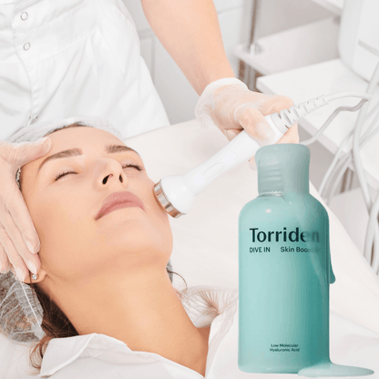 Kit Produit HydroFacial Complet avec soin Hydrafacial et produit Torriden en institut de beauté.