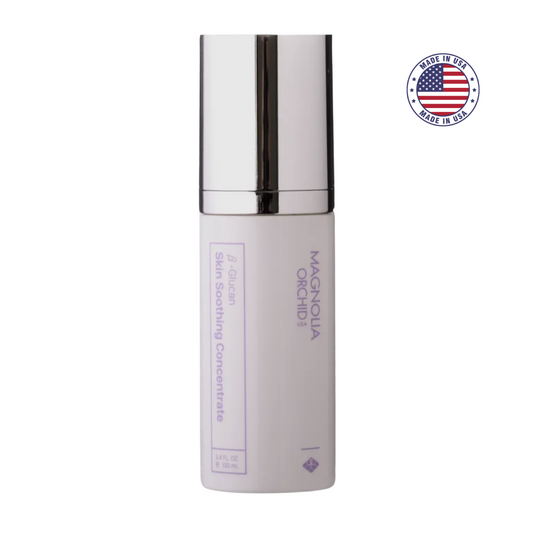 Sérum concentré apaisant au β-glucane Magnolia Orchid (USA) dans un flacon élégant avec pompe argentée. Idéal pour calmer les rougeurs et irritations.