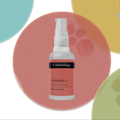 Sérum SERUMOLOGY à la vitamine C, pour une peau lumineuse, un teint unifié et une protection contre les signes de l’âge et les radicaux libres. Soin Visage Professionnel